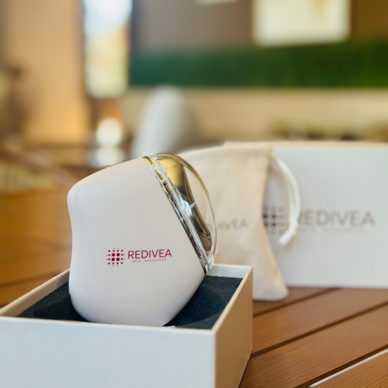 Redivea Glow™ – Gua Sha électronique à lumière rouge